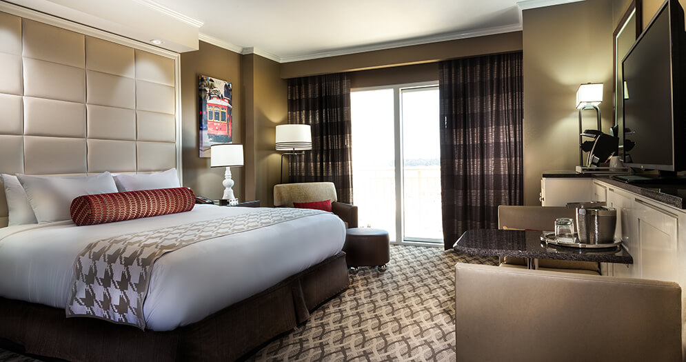 Lake View Deluxe King Room