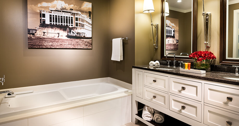 Lake View Deluxe King Room 2