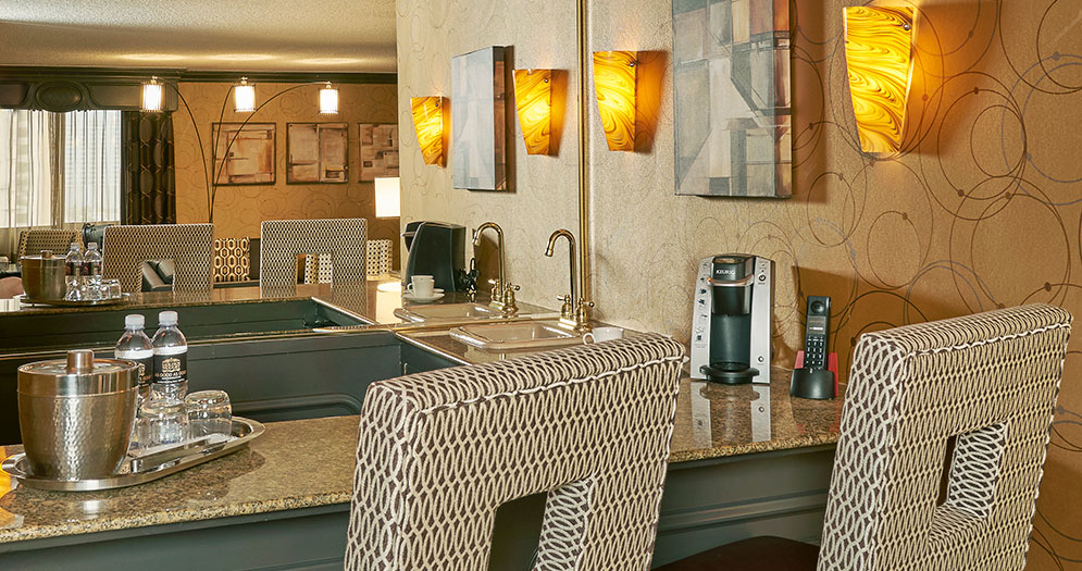 Bar in Parlor Suite