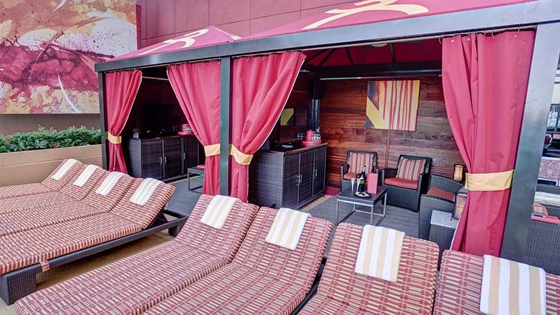 H2O Cabanas and Day Beds