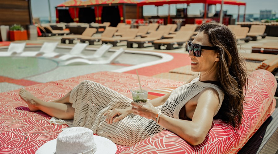 新品未開封 Golden Nugget Atlantic City 缶ケース付き Swimming Pool Cabanas & Daybeds | Golden Nugget Atlantic City